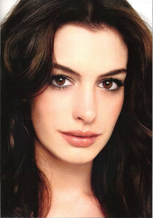Anne_Hathaway04