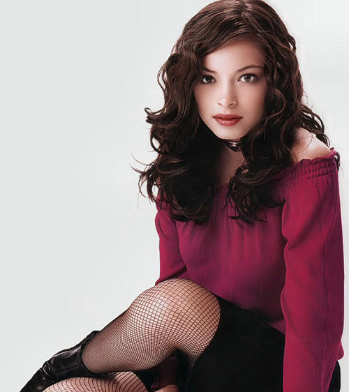 Kristin Kreuk11