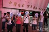 五大拖鞋获奖者齐集领奖图