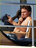 leonardo-dicaprio-shirtless-04