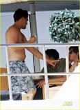 leonardo-dicaprio-shirtless-05