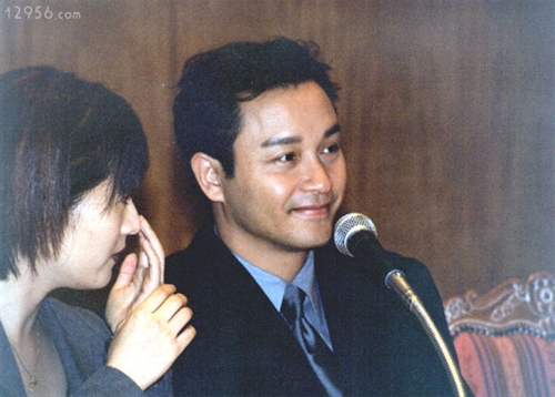 跟哥哥张国荣学习领带搭配技巧