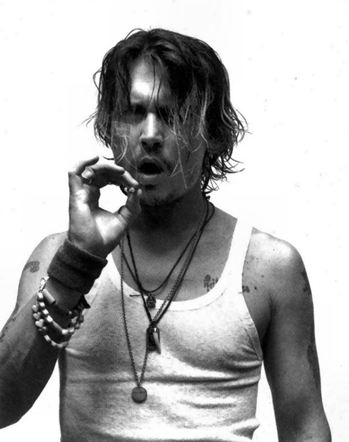 约翰尼·德普:一头长发一手烟 - mr.|banrenste`的日志 - 网易博客