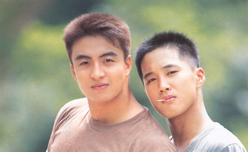 而且在剧中是个跑龙套的~24岁的裴勇俊在拍《初恋》时候的青涩造型~毛