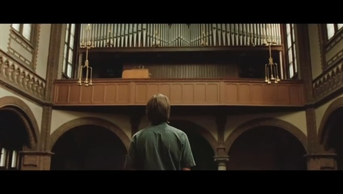 这复杂华丽精妙的风琴是否真的能演奏出洗涤灵魂的曲子