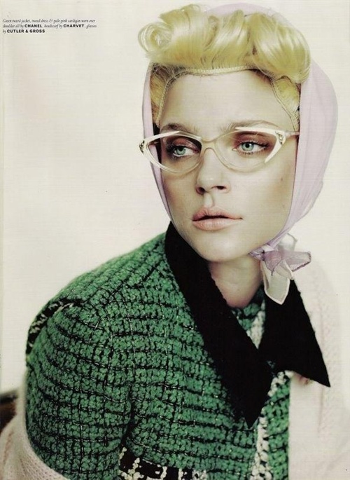 最重要的就是karl极力捧freja,chanel本季对freja情有独钟.