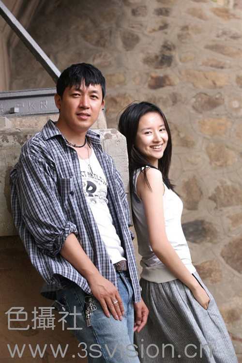 2008年9月潘粤明和董洁成婚,二人已经拥有一个可爱的儿子.