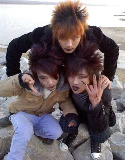 重口味慎入,杀马特在农村墓地扮活死人! - mtime时光网